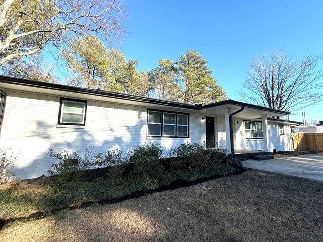 Building Photo - RENOVATED DUPLEX!