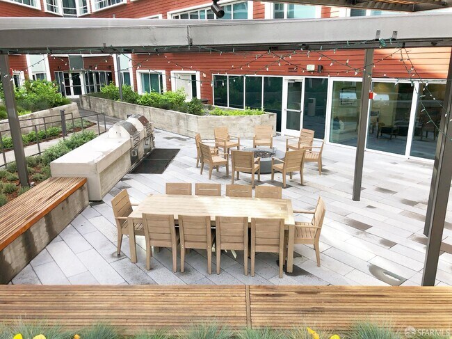 Building Photo - 1000 3rd St