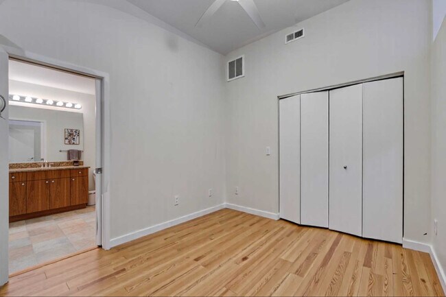 Building Photo - 2 S Leavitt St