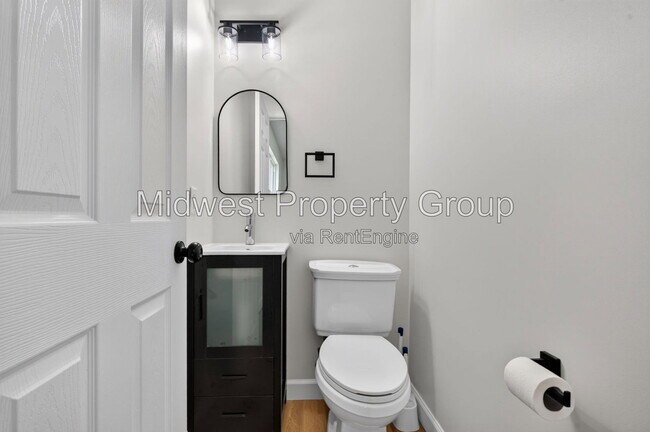 Building Photo - 13 S Perry Cir