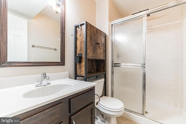 Building Photo - 9 Sharon Ln