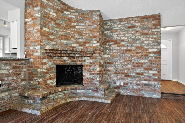 Building Photo - 15707 Lone Tree Dr