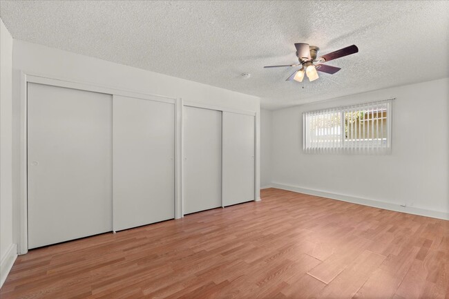 Building Photo - 205 E Javelin St
