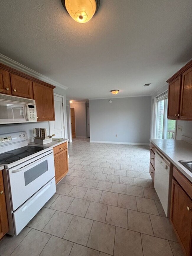 Building Photo - 117 Croghan Way