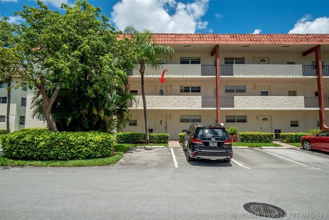 Building Photo - 820 S Hollybrook Dr