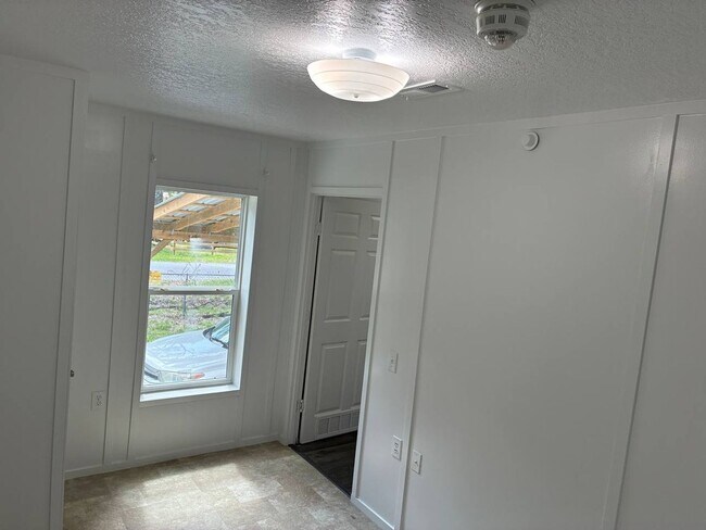 Building Photo - 1416 Robin St