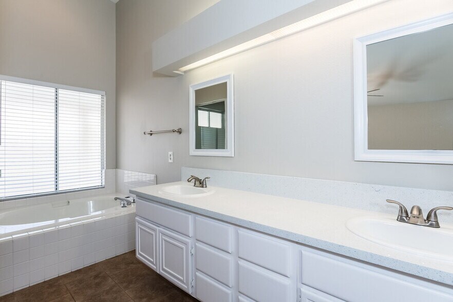 Building Photo - 5213 Sequin Dr