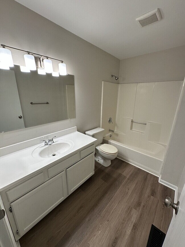 Building Photo - 2301 Old State Rte 32