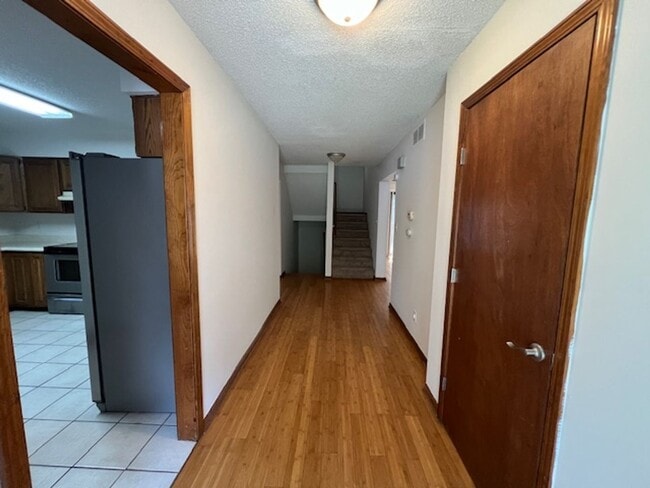 Building Photo - 203-203 Briarcrest Ct