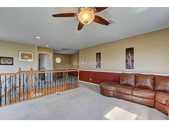 Building Photo - Stunning & Spacious Home with Park Views and Pool!