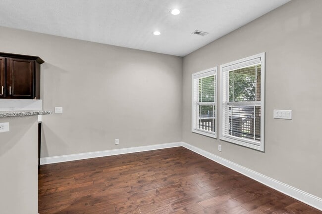 Building Photo - 987 Promenade Dr