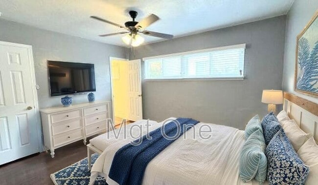 Building Photo - 4637 Central Ave