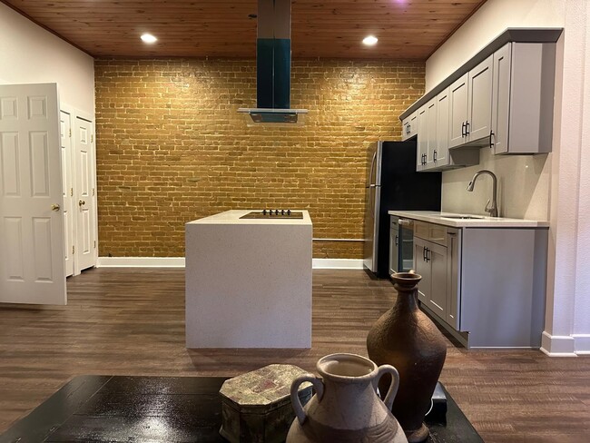 Building Photo - 519 Spring St