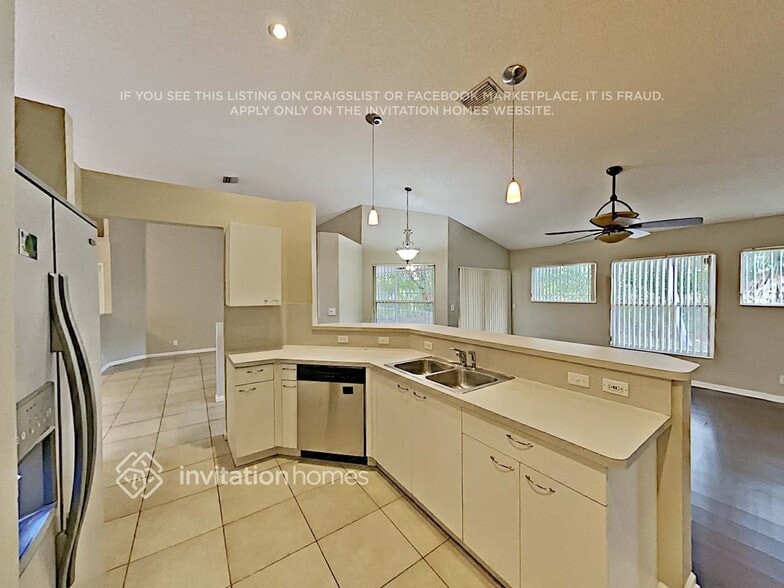 Building Photo - 5831 NW 40th Ln