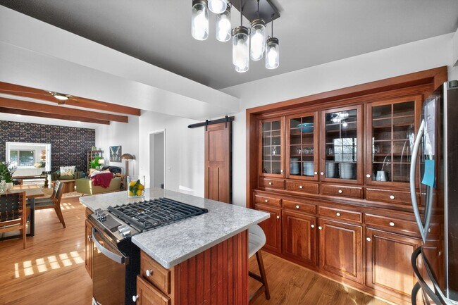 Building Photo - 5BR Retreat w/ Private Indoor Pool In Greensburg