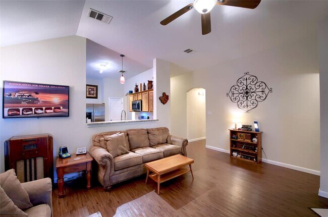Building Photo - 1519 Hawk Dr