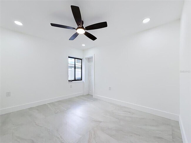 Building Photo - 2472 Tradewinds Dr