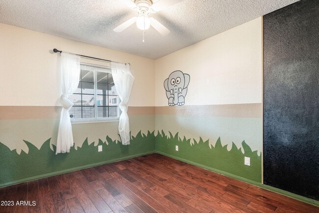 Building Photo - 964 W Hackamore St