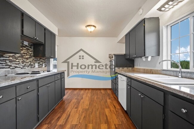 Building Photo - Post Falls Riverfront Home!