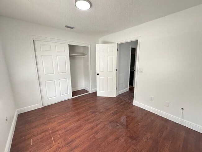 Building Photo - 2/1.5 Winter Springs Townhome with screen patio