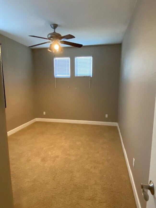Building Photo - Available 8/1 - Lincoln Crossing 6 bedroom...