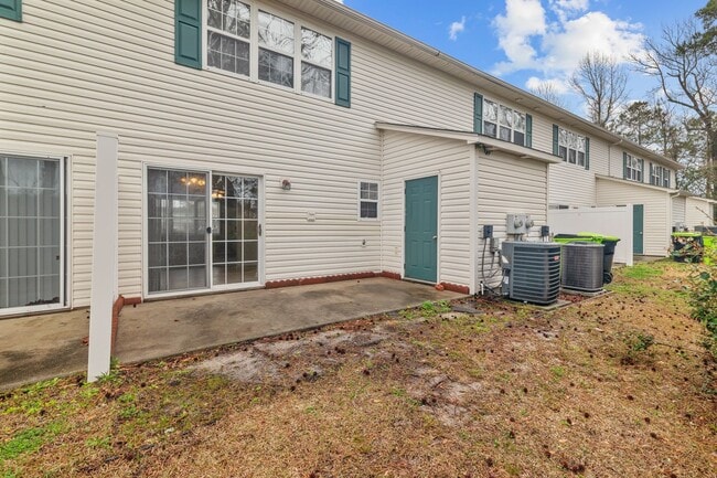 Building Photo - 2 Bed 2.5 Bath Townhome
