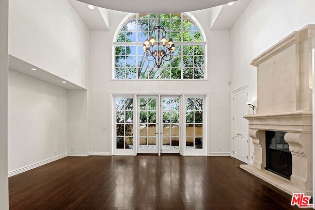 Building Photo - 11500 San Vicente Blvd