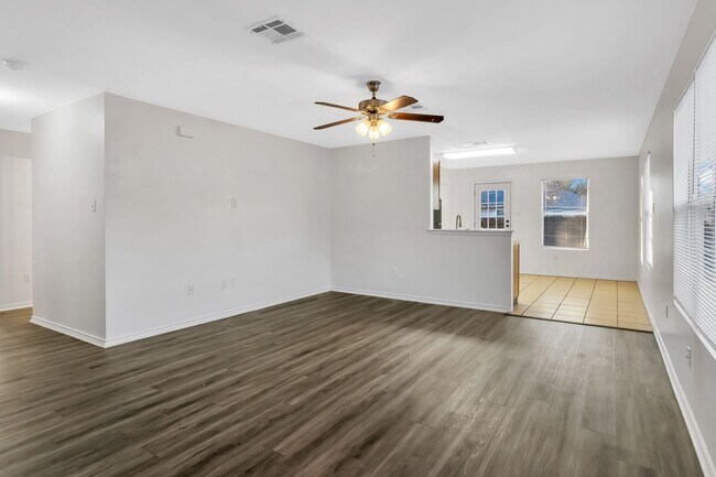 Building Photo - Charming 3 Bed, 2 Bath House with Serene Yard