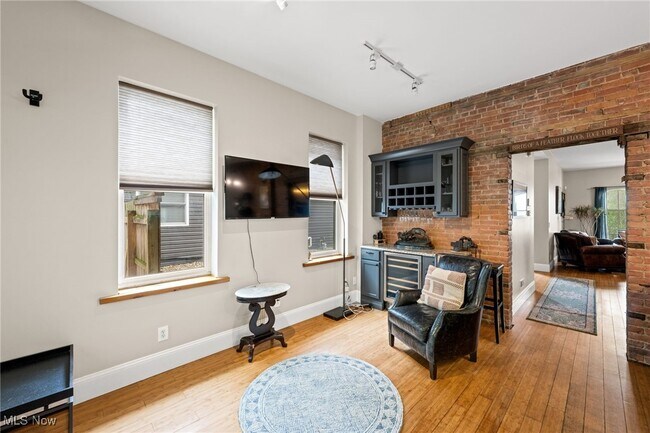 Building Photo - 1453 W 52nd St