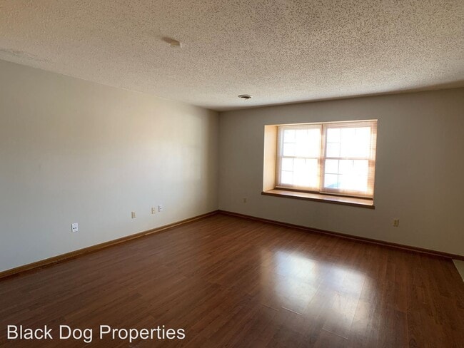 Building Photo - 2500 Candlecrest Cir