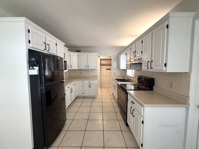 Building Photo - 1947 Summerfield Rd