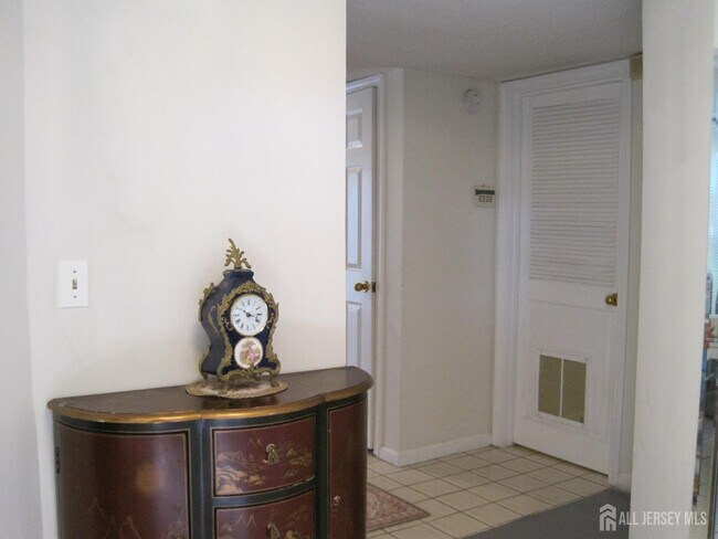 Building Photo - 148 Stults Ln