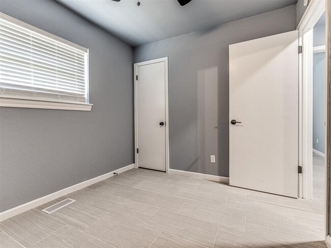 Building Photo - 14008 Gateway Dr