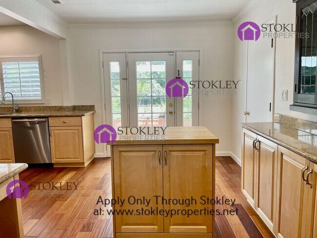 Building Photo - 158 Cameo Dr