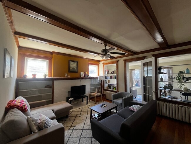 Building Photo - 6535 N Bosworth Ave