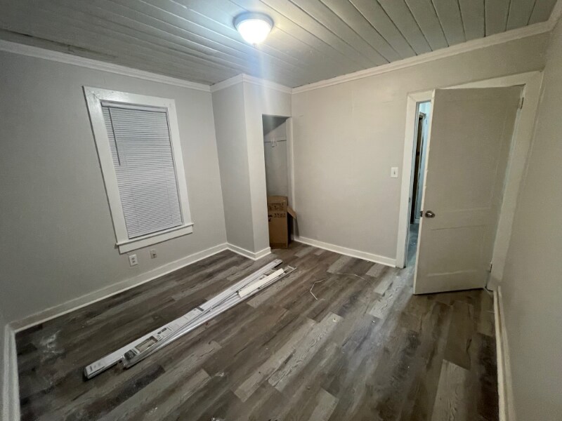 Building Photo - 250 Vernis Ave