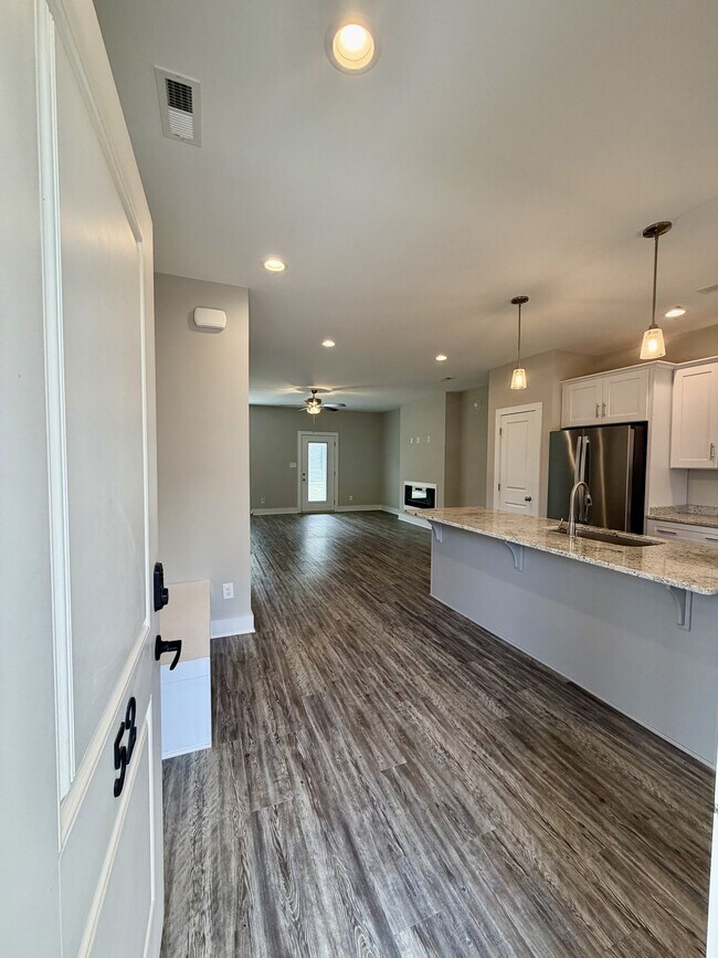Building Photo - 52 Cuddington Ln