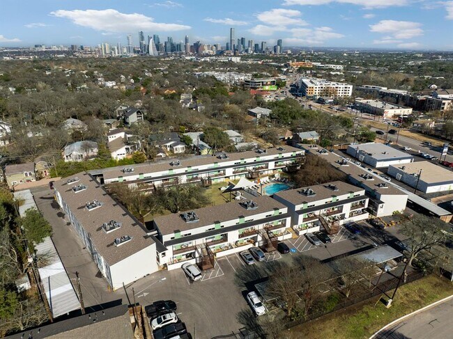 Building Photo - 2200 Dickson Dr