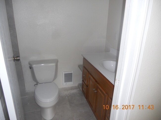 Building Photo - ONE19