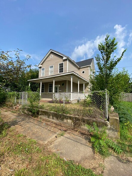 Building Photo - 1811 Maury St