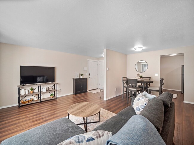 Building Photo - Clean and Cozy 2 bedroom condo with private parking