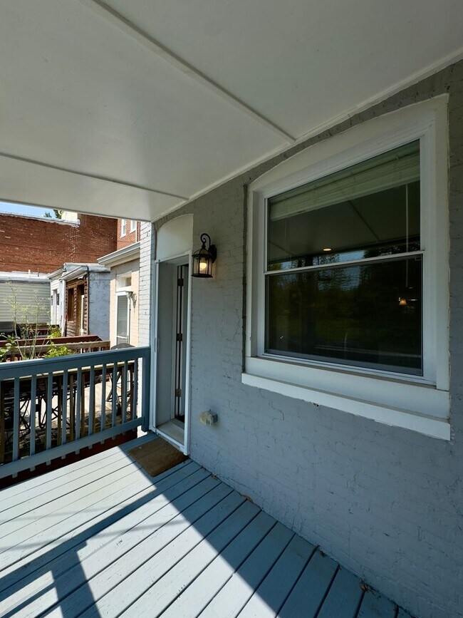 Building Photo - 615 W 33rd St
