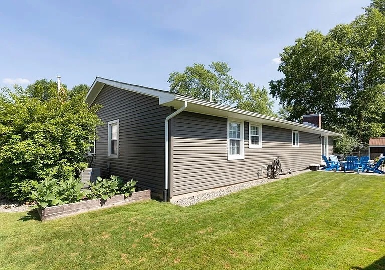 Building Photo - 7597 Manor Ln