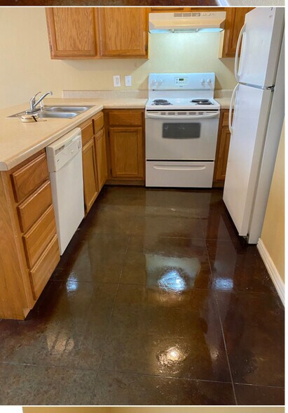 kitchen - 2910 Meridian Plz