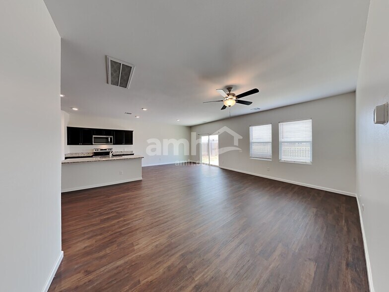 Building Photo - 5023 Highland Crest Dr