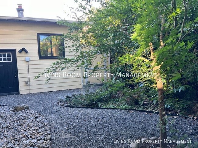 Building Photo - 5722 NE 10th-#A