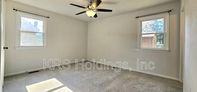 Building Photo - 2536 Roundtree Cir