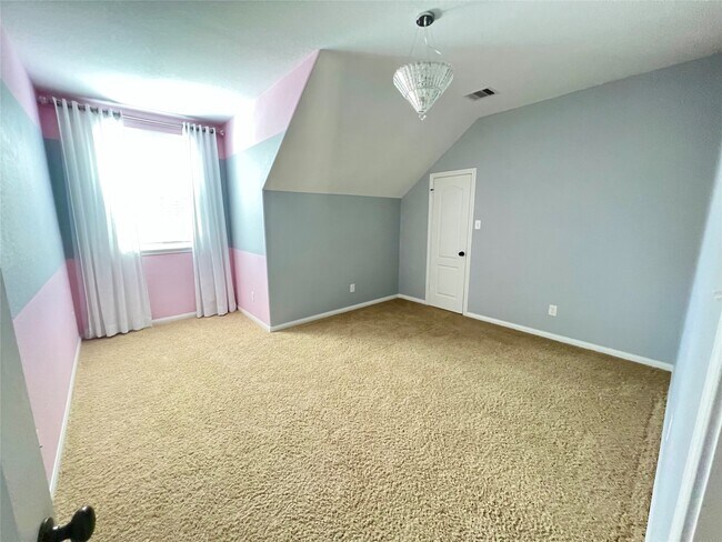 Building Photo - 99 Sagamore Ridge Pl