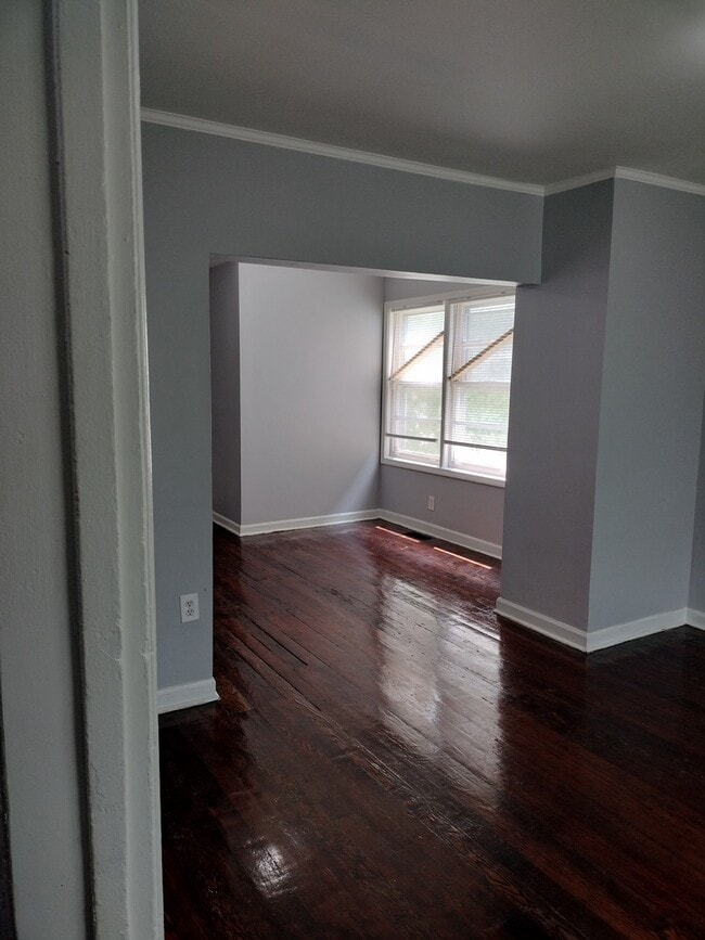 Building Photo - 10619 S Perry Ave