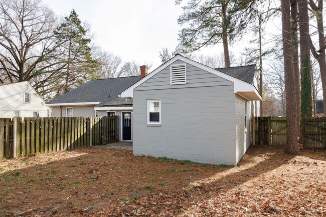 Building Photo - 2506 Kenmore Rd